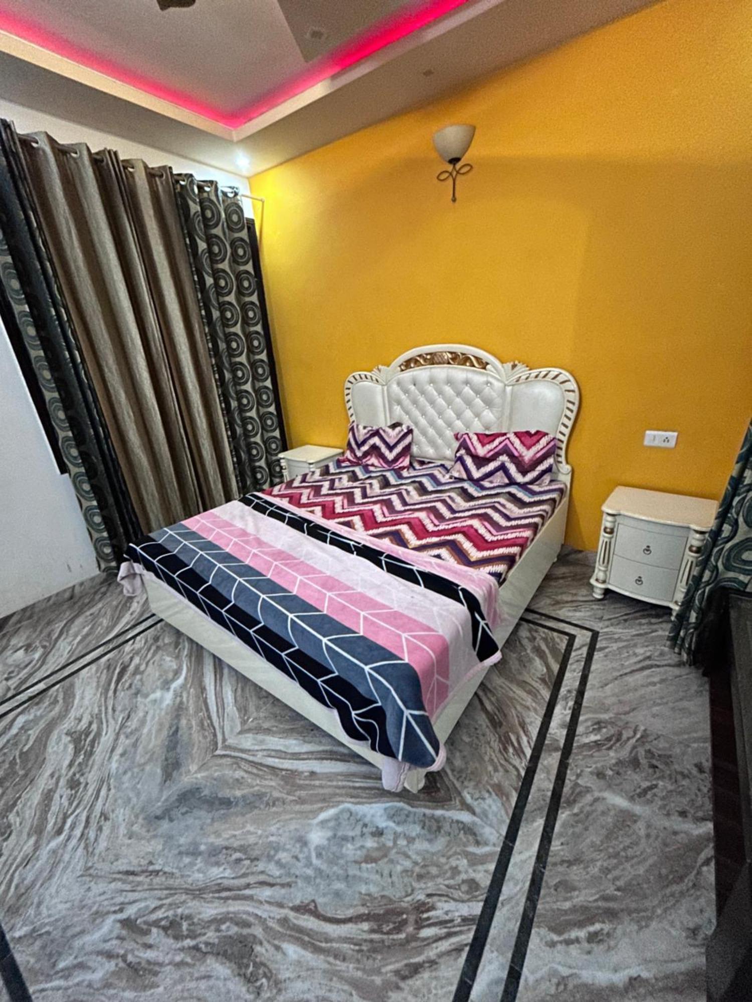 $4 Home Stay Amritsar Exteriör bild